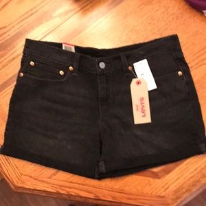 Levi’s NWT Black denim shorts Sz 31